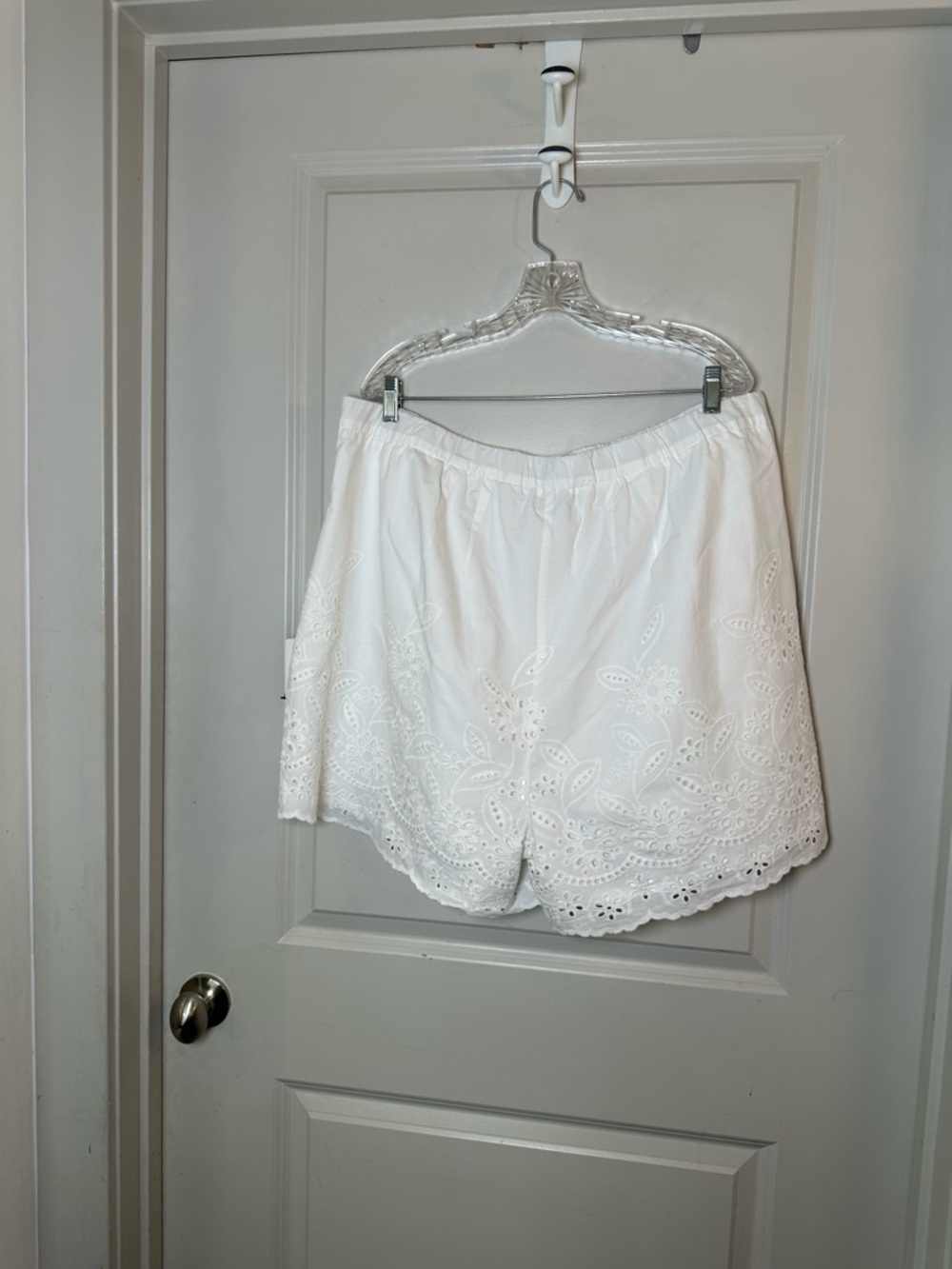 NEW ELOQUII Cotton White Pleated Eyelet Beachy Coastal Shorts, Size 20 - Picture 7 of 8